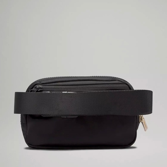 NWT Black / GOLD Lululemon Everywhere Belt bag 1L original size GOLD metal logo - Picture 6 of 15